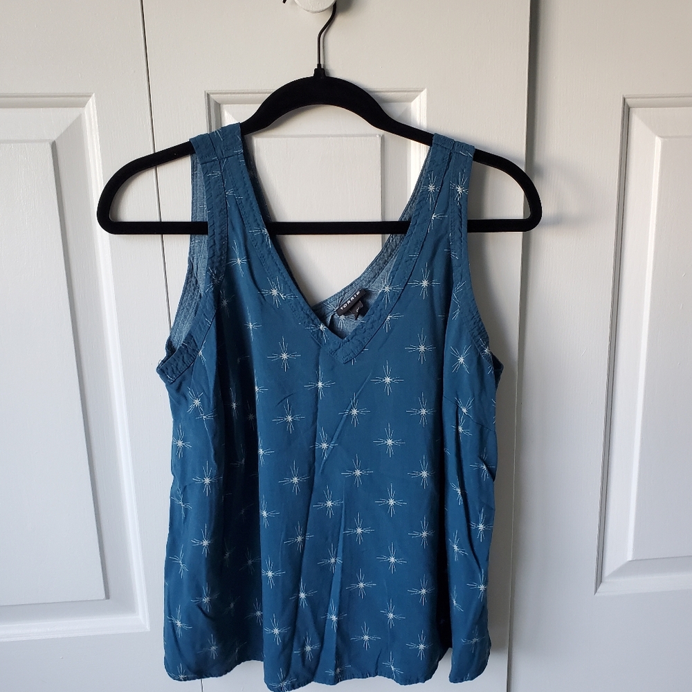 Blue tank top with sparkle pattern (Torrid 00)